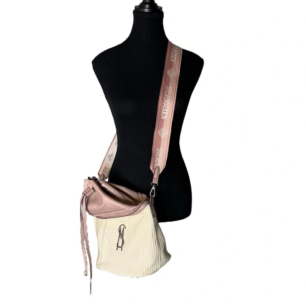 STEVE MADDEN Bmayor Raffia Crossbody Bucket Bag Blush Pink Strawberry Milkshake - Picture 2 of 16
